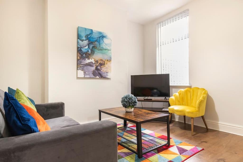 3-Bedroom Home In Liverpool L15 With Free Parking Exterior foto
