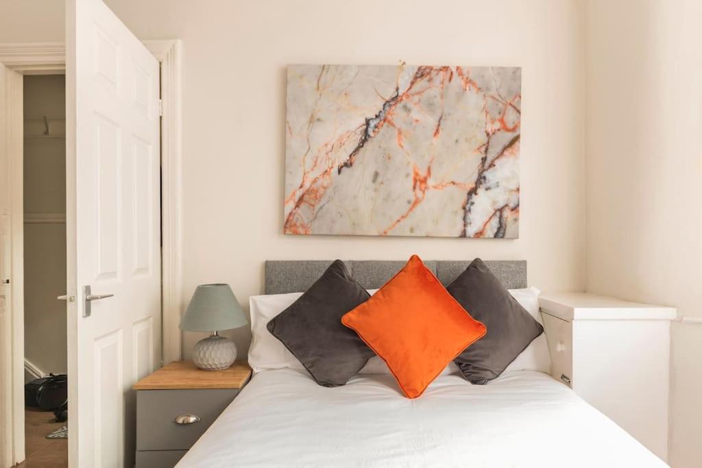 3-Bedroom Home In Liverpool L15 With Free Parking Exterior foto