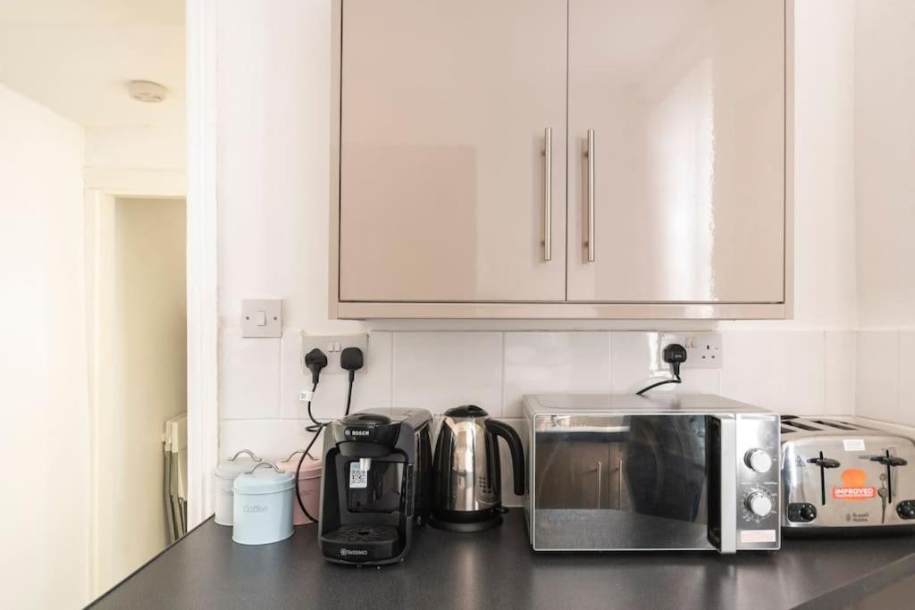 3-Bedroom Home In Liverpool L15 With Free Parking Exterior foto